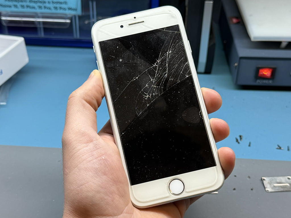 jak poznat že ochranné sklo dosloužilo